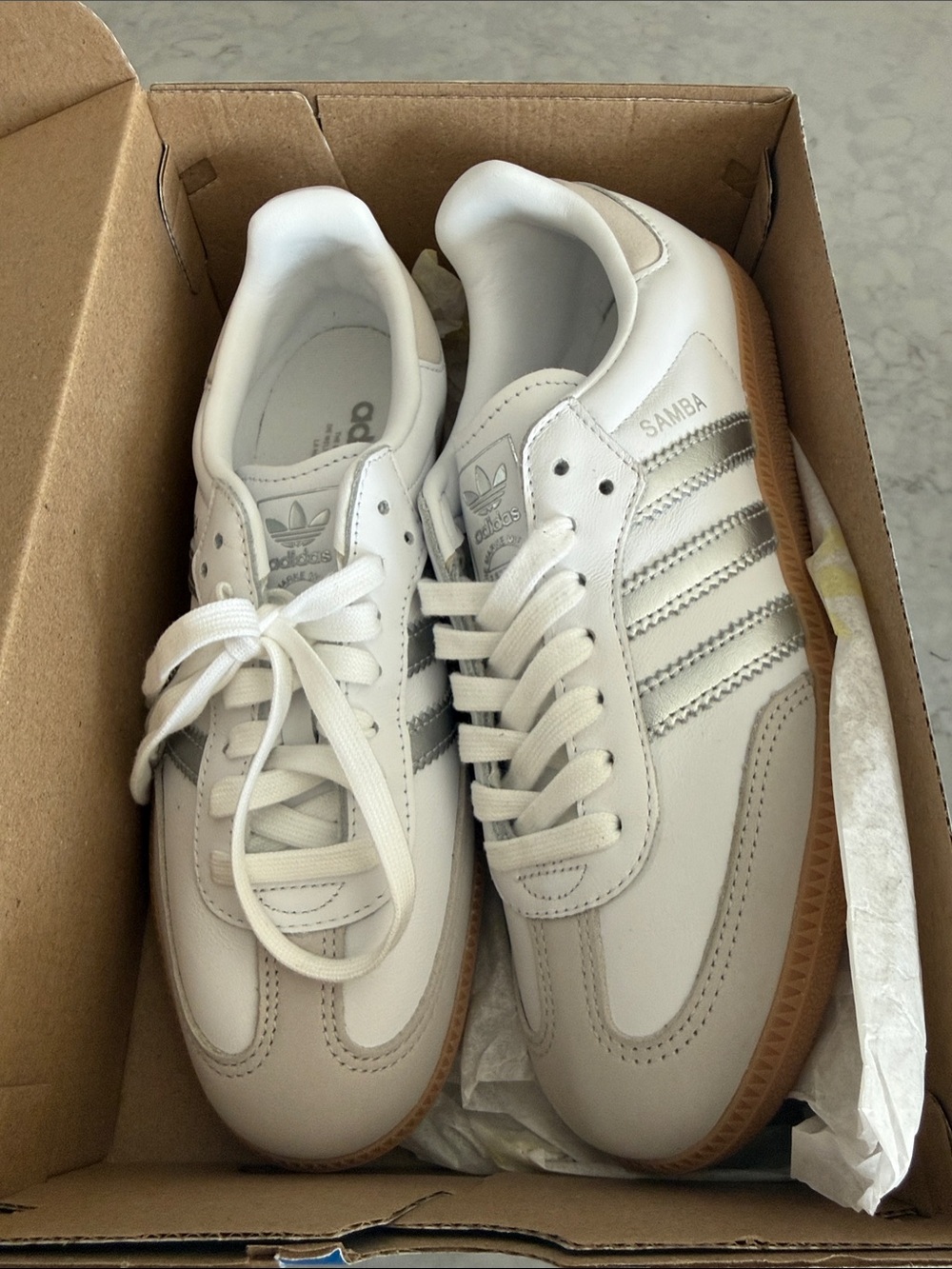 BRAND NEW ADIDAS Samba OG - size 7.5 white/silver